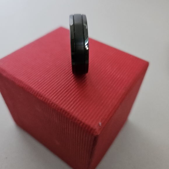 ==Men's tungsten wedding band - Picture 15 of 17